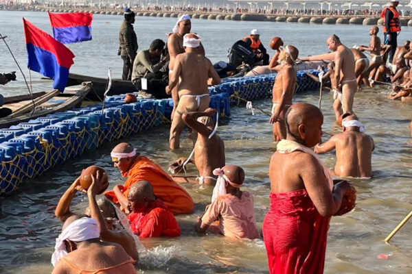 महाकुंभ में इसबार पुरुष और महिला बने नागा संन्यासी, प्रक्रिया भी जानें