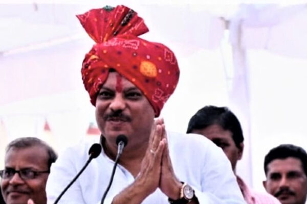 कांग्रेस जनता के सपने पूरे करती …… नेता प्रतिपक्ष सिंगार ने अपने जन्मदिन पर मेधावी छात्रा को स्कूटी भेंट की