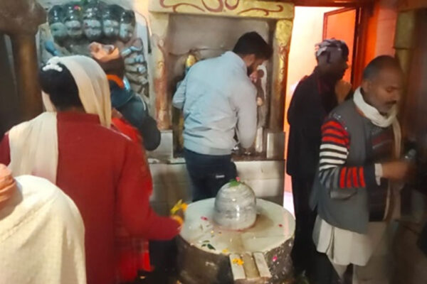 महाकुंभ भगदड़ के बाद एमपी-यूपी बार्डर पर हालात सामान्य हुए, चित्रकूट में मंदाकिनी घाट पर भी स्नान कर रहे श्रद्धालु