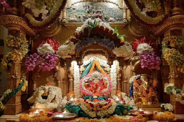 मुंबई : सिद्धिविनायक मंदिर में ड्रेस कोड लागू, भक्तों के लिए नए नियम