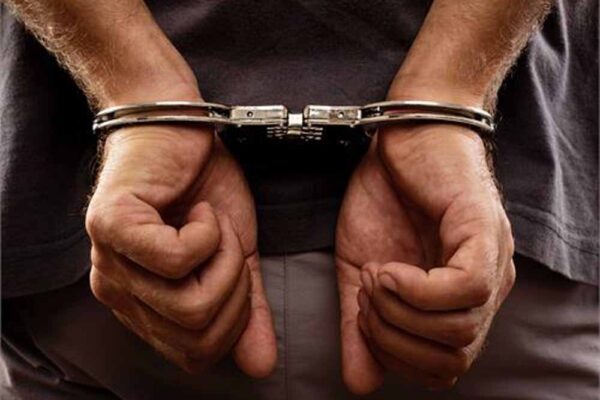पश्चिम बंगाल के नदिया जिले में पुलिस ने दो बांग्लादेशियों के साथ एक दलाल को गिरफ्तार किया