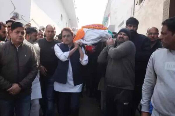 शहीद STF इंस्पेक्टर सुनील कुमार की अर्थी को कंधा दिया, इमोशनल हुए लोग, प्रभु श्री राम खुद कंधा देने आए