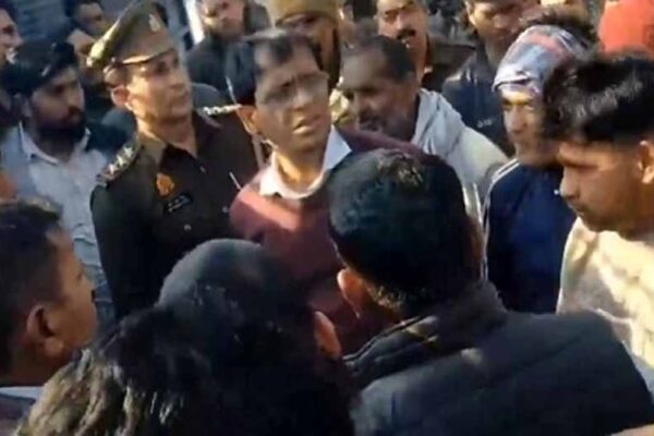 बुलंदशहर में फैक्टरी में गैस रिसाव होने से दो कर्मचारियों की मौत, परिजनों ने की सख्त कार्रवाई की मांग