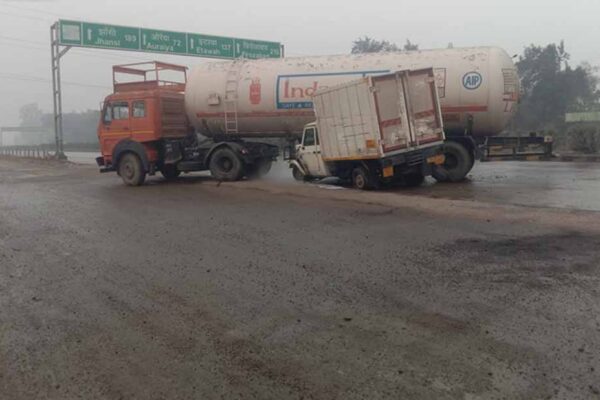 कानपुर: LPG टैंकर और पिकअप की भिड़ंत से हाईवे पर 10 KM जाम