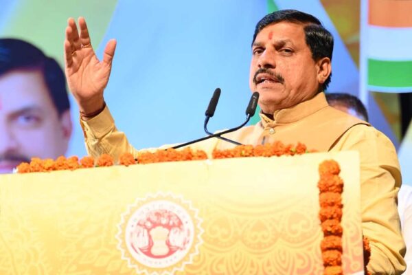 मुख्यमंत्री यादव ने एलोपैथिक के साथ-साथ अब यूनानी चिकित्सा की शिक्षा भी अब प्रदेश में हिंदी में किए जाने की घोषणा
