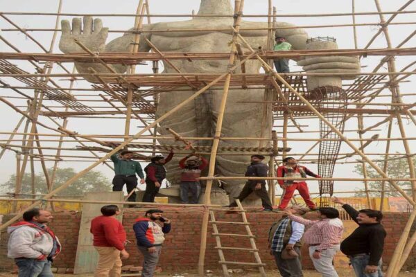 संभल जिले के चंदौसी में भगवान राम की 65 फीट ऊंची विशाल प्रतिमा का हो रहा निर्माण, जल ही सीएम योगी करेंगे उद्घाटन