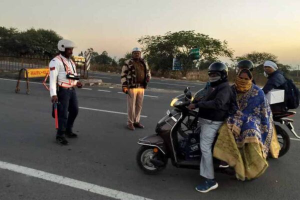 वाहन चालक हो जाएं सावधान, शाम 6 से रात 9 बजे तक, पुलिस ने गाड़ियों से लेकर लोगों के सामान की भी तलाशी ली
