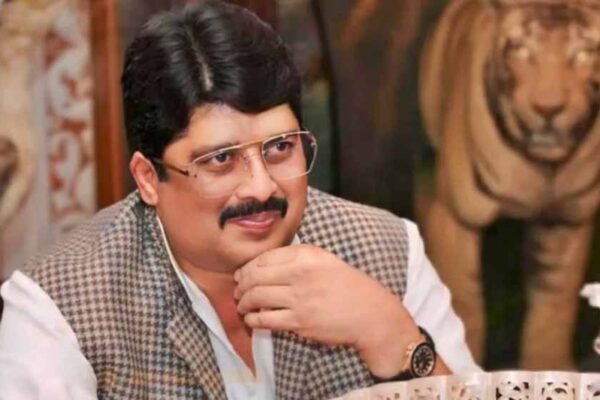 कुंडा के विधायक राजा भैया ने महाकुंभ में कहा- ओवैसी की बात सही, आधे हिंदू तो एक झटके में ही खत्म हो जाएंगे