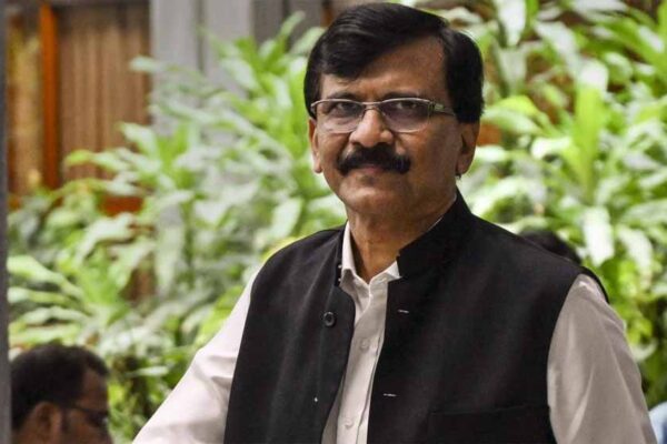 शिवसेना ने चुनाव में तटस्थ रुख अपनाया है और इसलिए ठाकरे किसी भी पार्टी के लिए प्रचार नहीं करेंगे: सांसद संजय राउत