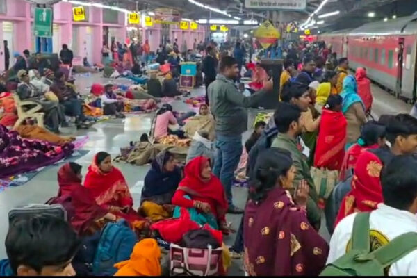 रेलवे स्टेशनों पर महाकुंभ की भीड़, RPF-GRP सहित रेलवे स्टाफ को डटे रहने के निर्देश