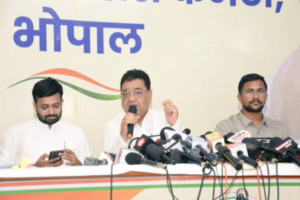 धीरेन्द्र शास्त्री पर मुकेश नायक ने आपत्तिजनक टिप्पणी की, मुख्यमंत्री डॉ. मोहन यादव ने कांग्रेस पर पलटवार किया
