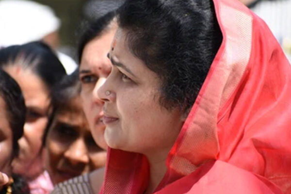 राज्यमंत्री श्रीमती गौर ने दिये निर्देश अंडरग्राउंड केबिल बिछाने में खोदी गई सड़कों की तुरंत मरम्मत करें