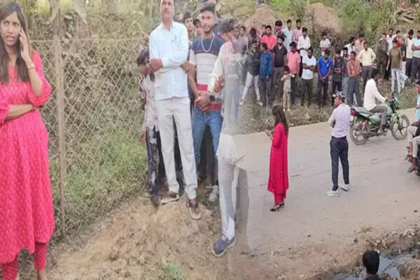 माइनिंग अधिकारी खुशबू वर्मा भीड़ में फंसी, खड़ी पनडुब्बी पर कार्रवाई करने पहुंची , तहसीलदार ने मौके पर पहुंचकर टीम को लौटाया