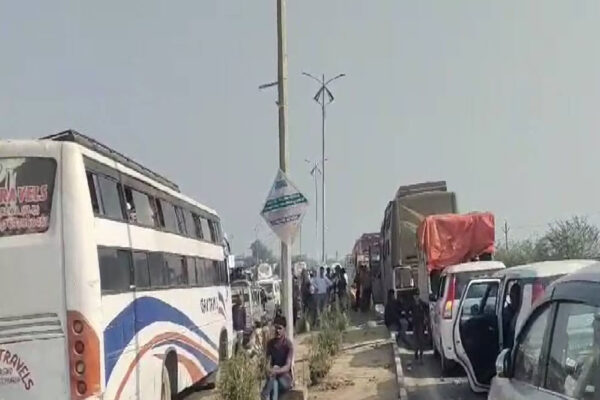 महाकुंभ के कारण एमपी-यूपी सीमा पर यातायात कंट्रोल किया, चाकघाट पर वाहनों की आवाजाही पर रोक, लगा लंबा जाम