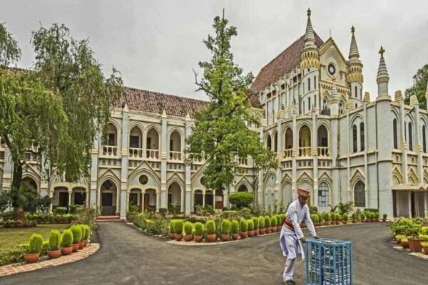 अपात्र नर्सिंग कॉलेजों को अनुमति देने वाले तत्कालीन अधिकारियों की सूची प्रस्तुत की जाए:हाईकोर्ट