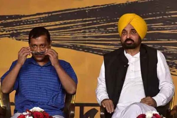 पंजाब में पार्टी में बढ़ते असंतोष को देखते हुए आप पार्टी संयोजक केजरीवाल ने यह बैठक बुलाई