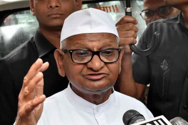 सामजसेवी अन्ना हजारे ने कहा- शराब की दुकान बढ़ाने से केजरीवाल की इमेज हुई खराब