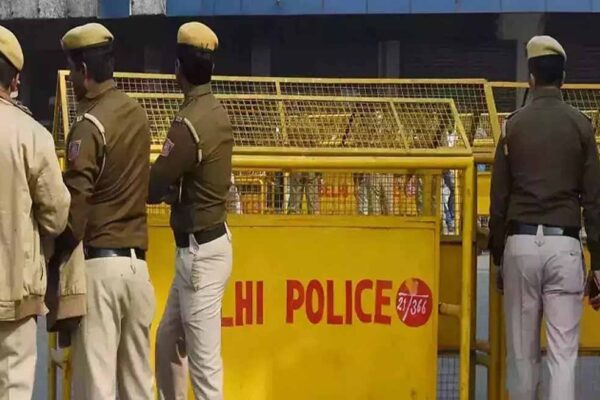 दिल्ली पुलिस ने अवैध रूप से रह रहे बांग्लादेशी नागरिकों को किया गिरफ्तार, 18 को भेजा वापस, तीन को किया अरेस्ट