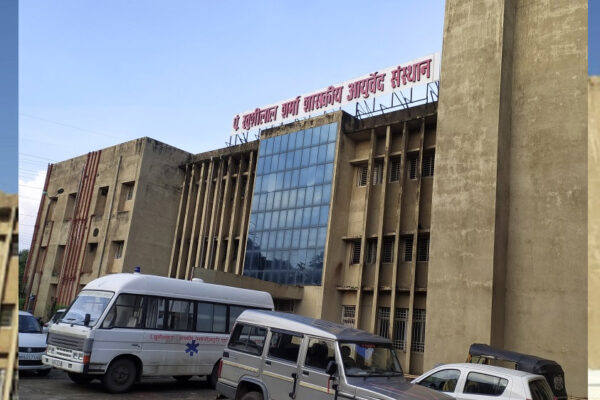 पंडित खुशीलाल शर्मा आयुर्वेदिक अस्पताल अपनी जरूरत की दवाएं खुद बनाने की ओर तेजी से कदम बढ़ा रहा
