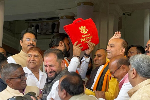 Bihar Budget 2025 : सम्राट चौधरी ने पेश किया 3.17 लाख करोड़ का बजट, महिलाओं का रखा विशेष ध्यान