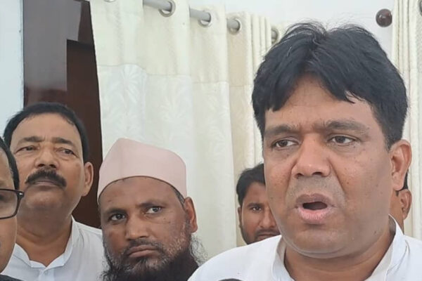 JDU MLC Khalid Anwar के बयान पर बिहार सरकार में मंत्री और बीजेपी नेता नीरज बबलू ने तीखी प्रतिक्रिया दी