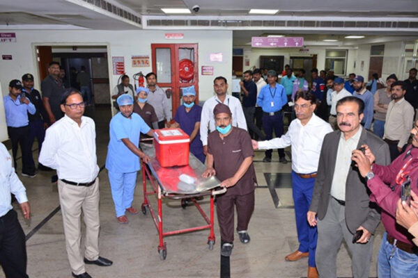 जबलपुर में सड़क हादसे में घायल हुए व्यक्ति के स्वजनों ने किडनी डोनेट की, बने दो ग्रीन कॉरिडोर, फ्लाइट से इंदौर भेजी किडनी