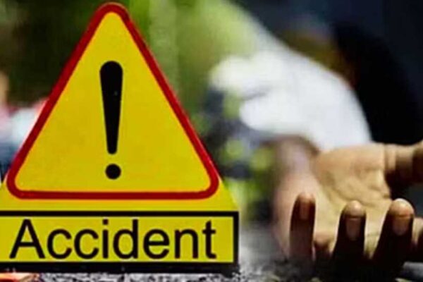 बड़वानी-सेंधवा स्टेट हाइवे पर बस अनियंत्रित होकर पलटी, मासूम बच्ची की मौत, 30 यात्री घायल, नशे में था चालक