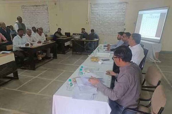 राशन वितरण में अनियमितता बर्दाश्त नहीं होगी, शिवपुरी कलेक्टर रवींद्र कुमार चौधरी ने कहा, की समीक्षा बैठक
