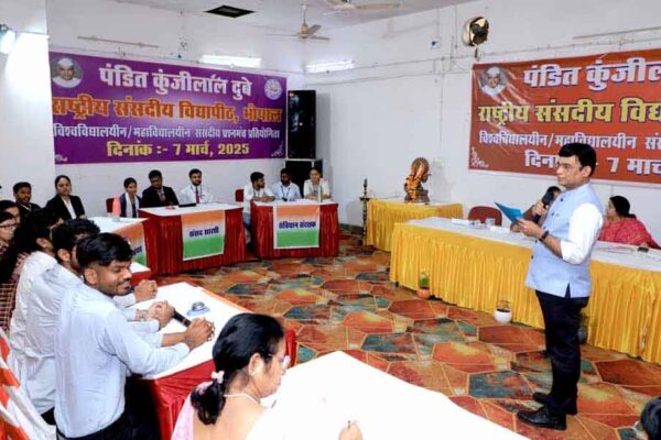 भारत के लोकतंत्र की महान परम्पराओं को बनाये रखने का दायित्व हम सबका