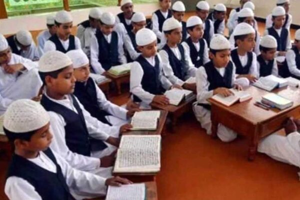 रमजान में टाइम टेबल बदलने पर विहिप का अल्टीमेटम, कहा ये गुजरात है, पाकिस्तान या बांग्लादेश नहीं…