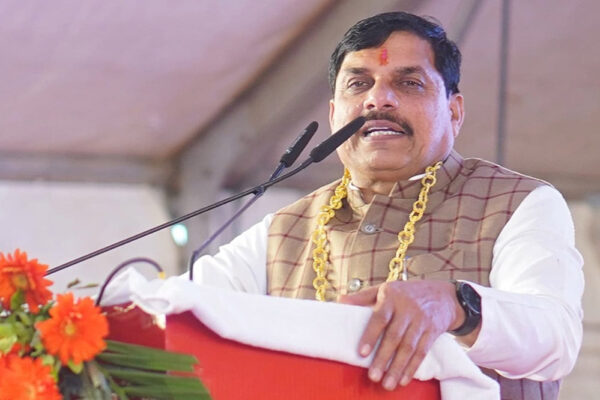 CM यादव ने कांग्रेस की लीडरशिप पर तुष्टिकरण की राजनीति करने का आरोप लगाते हुए सरकार के फैसले को हिंदू विरोधी करार दिया