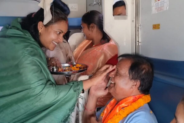 CG शासन की ‘मुख्यमंत्री तीर्थ दर्शन योजना‘ के तहत 800 श्रद्धालु उज्जैन, ओंकारेश्वर और महाकालेश्वर तीर्थ स्थलों के दर्शन हेतु रवाना हुए