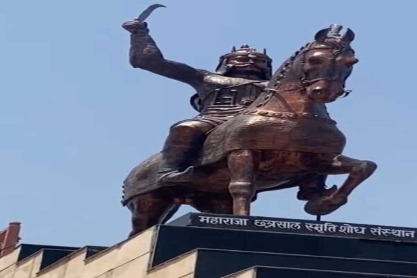 महाराजा छत्रसाल की घोड़े पर सवार, अष्टधातु की ये मूर्ति देश में सबसे ऊंची