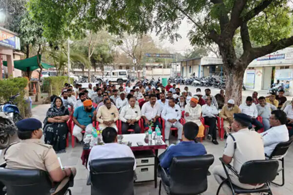 एसडीएम ने कहा कि CrPC और IPC तो सामान्य कानून हैं, जरूरत पड़ने पर NSA लगाया जाएगा, फिर नहीं देखेंगे चांद-सूरज