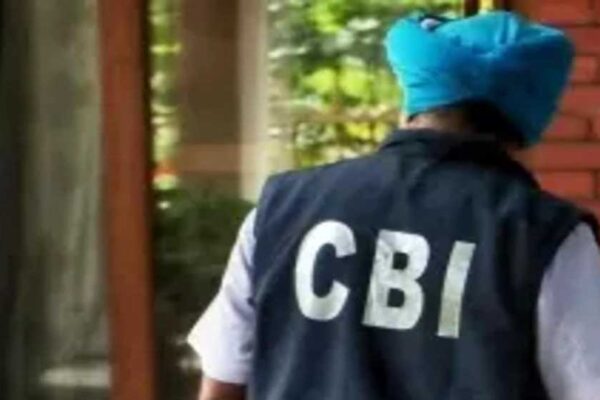 दिल्ली में आम आदमी पार्टी के नेता दुर्गेश पाठक के घर सीबीआई ने छापा मारा