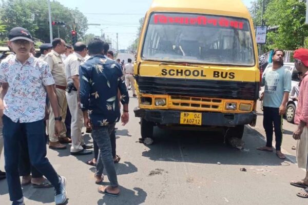 महिला डॉक्टर की मौत के बाद बस मालिक का फर्जीवाड़ा, हादसे के बाद बस को बेचने का फर्जी डाक्यूमेंट बनवा लिया