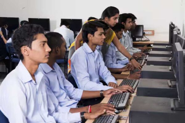कॉलेजों में एडमिशन शुरू हो चुके, सरकारी कॉलेजों में कम फीस में भी बेहतर कोर्स उपलब्ध