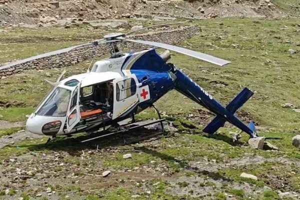 केदारनाथ में लैंडिंग के समय हेलीकॉप्टर क्रैश, मचा हड़कंप