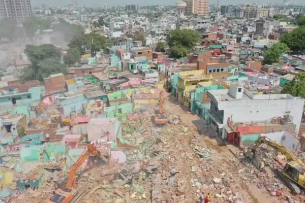 चंडोला में गरजा बुलडोजर, 8500 घरों को तबाह करने का वीडियो आया सामने