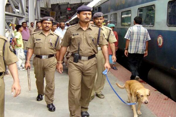 RPF ने पिछले 06 महीने में यात्रियों का 50 लाख का गुम समान लौटाया