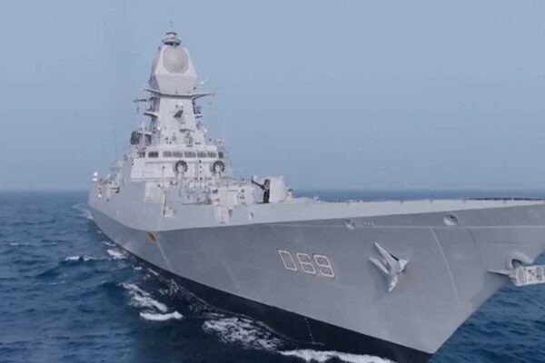 INS सूरत को हजीरा पोर्ट पर तैनात कर भारत ने पाकिस्तान पर की बड़ी स्ट्राइक, ठप होगा कराची पोर्ट