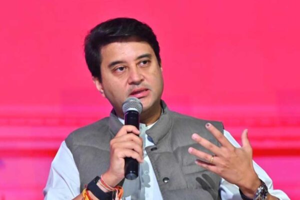 जब सामने आतंकवादी और दुश्मन हों, उस समय भी प्रश्न करना क्या सीमा से बैर नहीं : केंद्रीय मंत्री सिंधिया