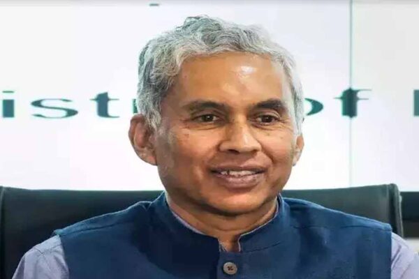 प्रदेश में 200 करोड़ से अधिक लागत की दस परियोजनाओं को इस साल 31 दिसंबर के पहले पूरा करना होगा