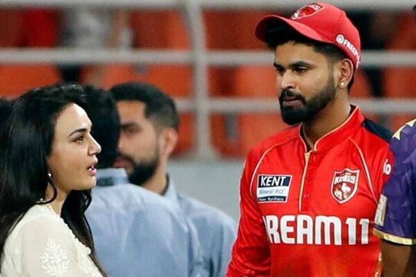 पंजाब के कप्तान श्रेयस अय्यर ने ट्रेंट बोल्ड की गेंद पर विजयी छक्का मारा तब प्रीति जिंटा की खुशी देखने लायक थी