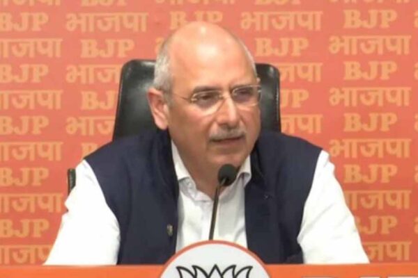 अक्सर चुनाव आने से पहले कांग्रेस पार्टी और कुछ विपक्षी नेता चुनाव आयोग, इलेक्ट्रिक मशीन पर सवाल उठाने लगते हैं