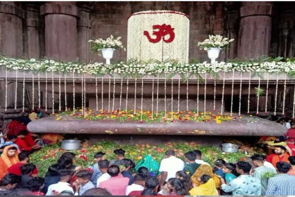 सावन के पहले सोमवार पर भोजपुर के शिवालयों में श्रद्धालुओं की भीड़, भक्ति में डूबा माहौल