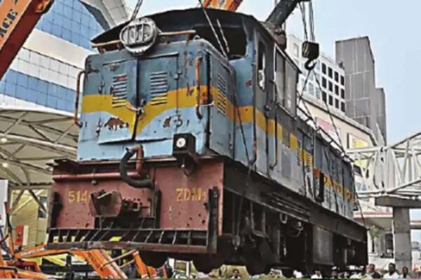 रेलवे की विरासत: रानी कमलापति स्टेशन पर रखा गया 30 साल पुराना NG इंजन