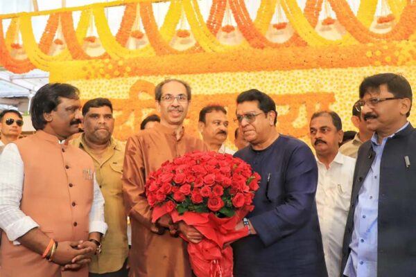 बड़ी सियासी हलचल…महाराष्ट्र की राजनीति में हलचल, राज ठाकरे ने जन्मदिन पर उद्धव से की मुलाकात