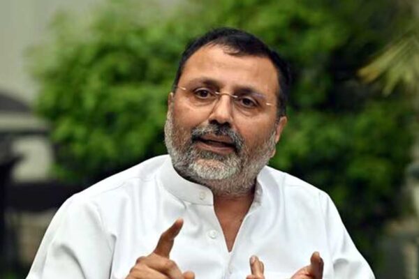 निशिकांत दुबे ने इंदिरा गांधी पर रक्षा सौदों में अत्यधिक हस्तक्षेप करने का भी आरोप लगाया