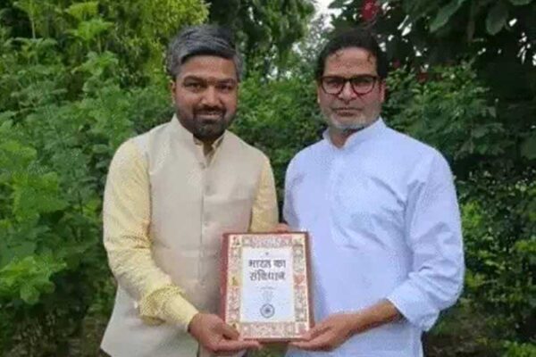 भाजपा छोड़ जनसुराज में शामिल हुए यूट्यूबर मनीष कश्यप: पटना के बापू सभागार में प्रशांत किशोर ने दिलाई सदस्यता